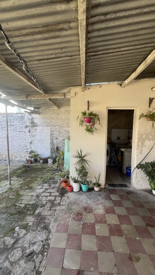 Increible casa en venta en Alberti 2600 2 dorm