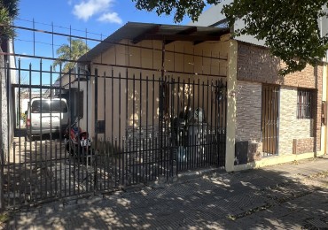 Increible casa en venta en Alberti 2600 2 dorm